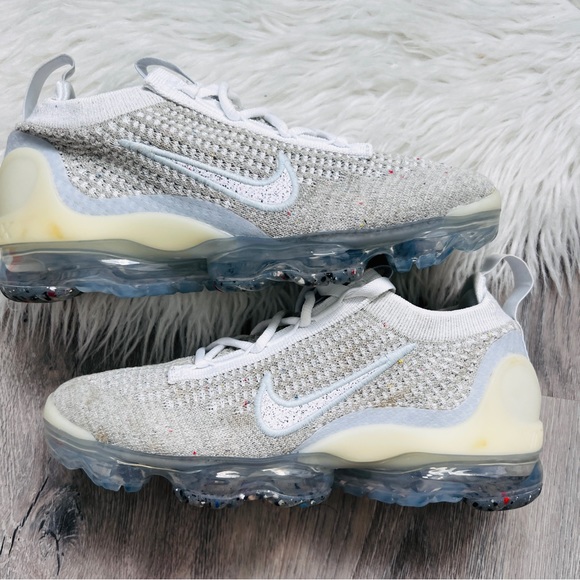 NWT Air Vapormax 2021 Women’s Shoes - Picture 7 of 9